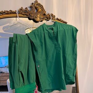 Figs Green Scrub Set